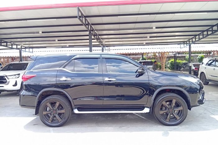 TOYOTA 4WD 2019 2.8V AT FORTUNER BLACK  6255 full