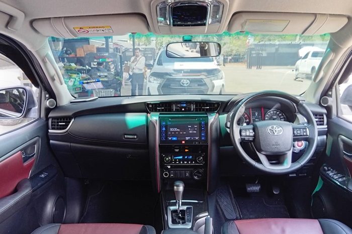 TOYOTA 4WD 2019 2.8V AT FORTUNER BLACK  6255 full