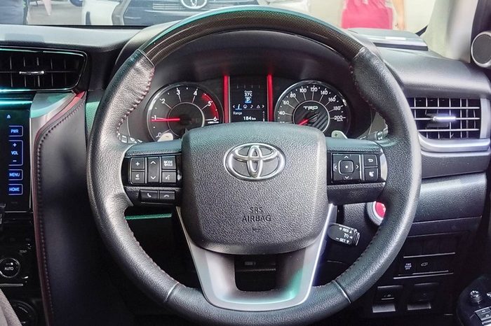 TOYOTA 4WD 2019 2.8V AT FORTUNER BLACK  6255 full