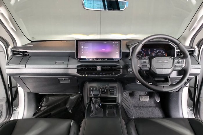 TRAVO OVERLAND PLUS 4WD 2026 2.8 AT DOUBLE CAB WHITE  24279 full