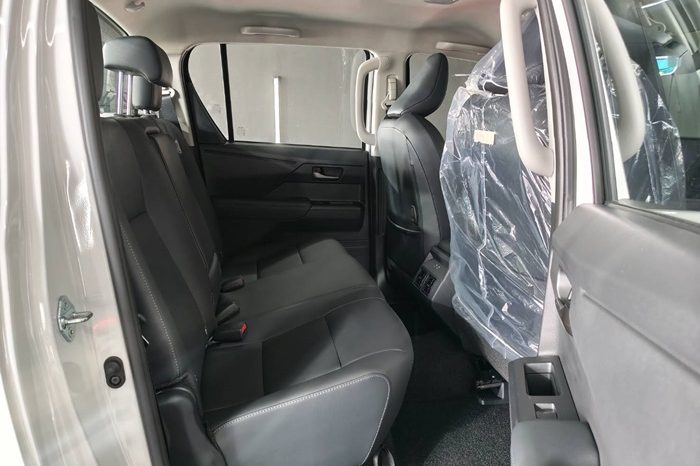 TRAVO OVERLAND PLUS 4WD 2026 2.8 AT DOUBLE CAB WHITE  24279 full