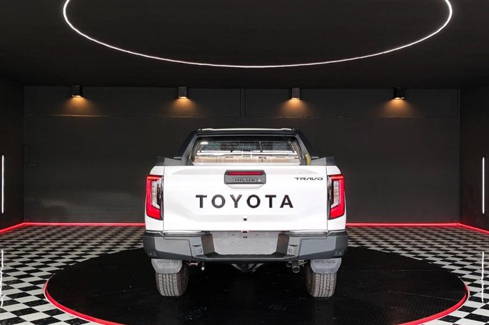 TRAVO OVERLAND PLUS 4WD 2026 2.8 AT DOUBLE CAB WHITE  24279 full