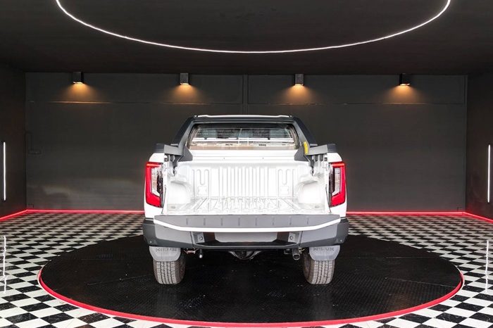 TRAVO OVERLAND PLUS 4WD 2026 2.8 AT DOUBLE CAB WHITE  24279 full