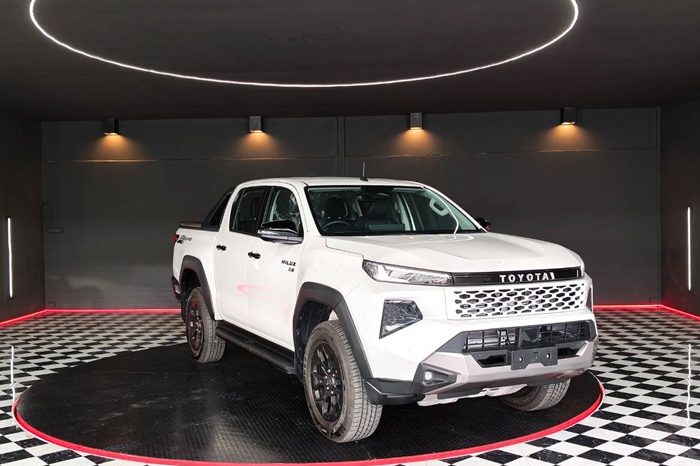 TRAVO OVERLAND PLUS 4WD 2026 2.8 AT DOUBLE CAB WHITE  24279 full