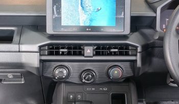 TRAVO SMART PRE 2026 2.8 AT DOUBLE CAB WHITE  01727 full