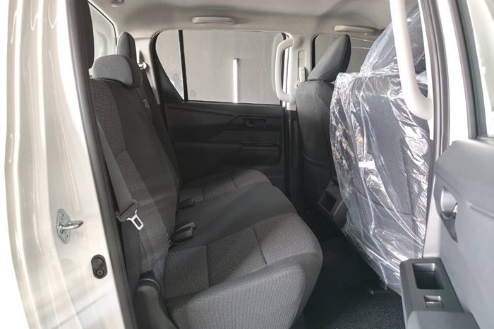 TRAVO SMART PRE 2026 2.8 AT DOUBLE CAB WHITE  01727 full