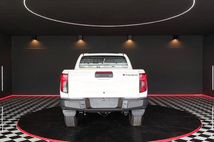 TRAVO SMART PRE 2026 2.8 AT DOUBLE CAB WHITE  01727 full