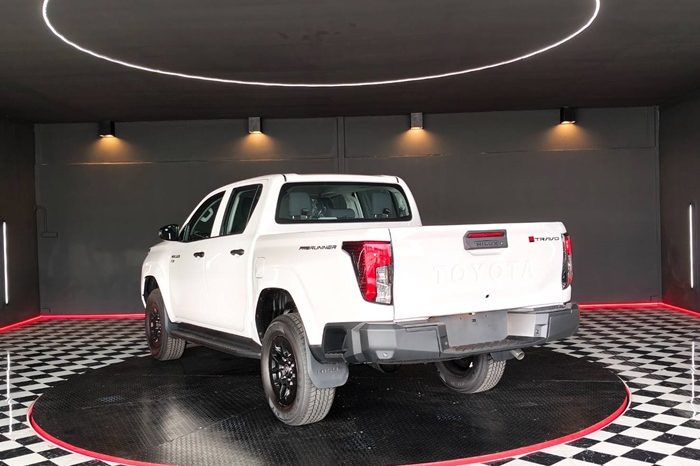 TRAVO SMART PRE 2026 2.8 AT DOUBLE CAB WHITE  01727 full