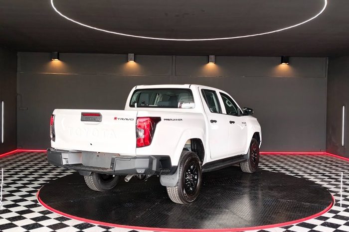 TRAVO SMART PRE 2026 2.8 AT DOUBLE CAB WHITE  01727 full
