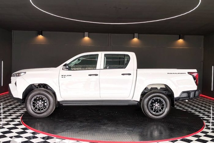 TRAVO SMART PRE 2026 2.8 AT DOUBLE CAB WHITE  01727 full