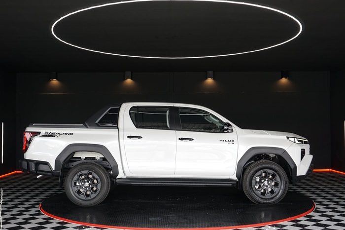 TRAVO OVERLAND PLUS 4WD 2026 2.8 AT DOUBLE CAB WHITE  24275 full