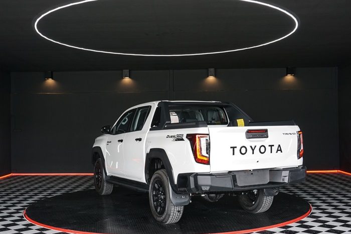 TRAVO OVERLAND PLUS 4WD 2026 2.8 AT DOUBLE CAB WHITE  24275 full