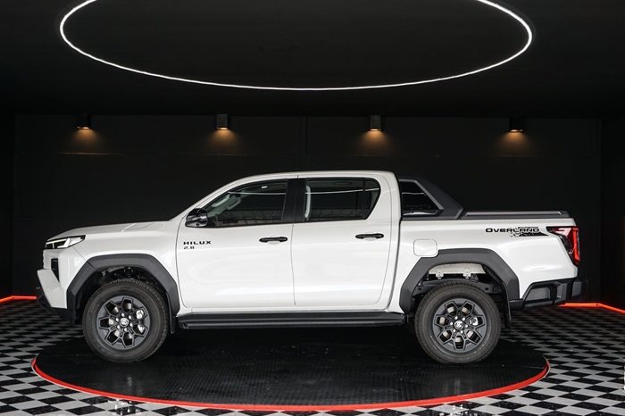 TRAVO OVERLAND PLUS 4WD 2026 2.8 AT DOUBLE CAB WHITE  24275 full