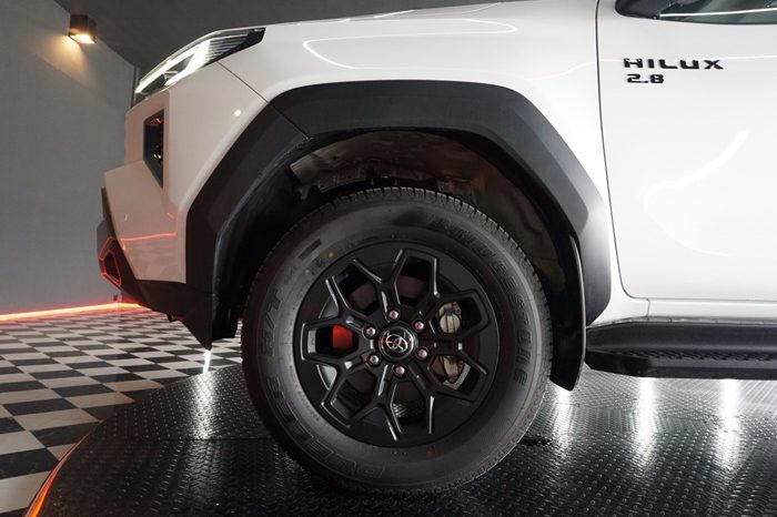 TRAVO OVERLAND PLUS 4WD 2026 2.8 AT DOUBLE CAB WHITE  24275 full