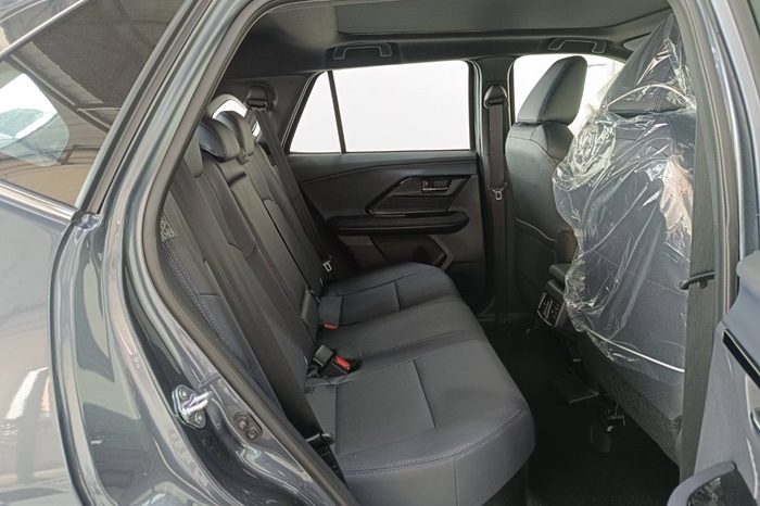 TOYOTA 2026 SUV PREMIUM YARIS CROSS 2WD 1.5 AT DARK GREY  54093 full