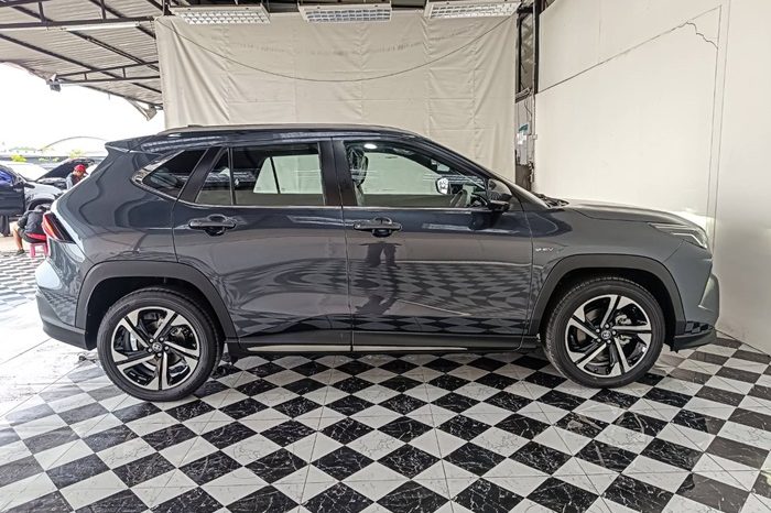 TOYOTA 2026 SUV PREMIUM YARIS CROSS 2WD 1.5 AT DARK GREY  54093 full