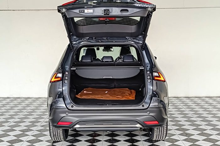 TOYOTA 2026 SUV PREMIUM YARIS CROSS 2WD 1.5 AT DARK GREY  54093 full