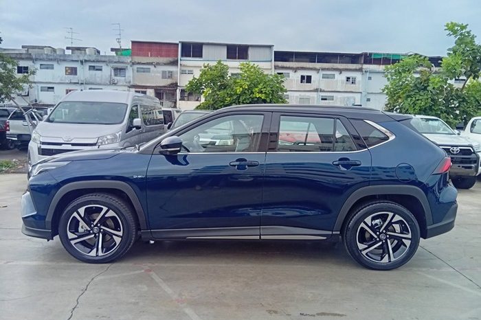 TOYOTA 2026 SUV PREMIUM YARIS CROSS 2WD 1.5 AT BLUE  64519 full