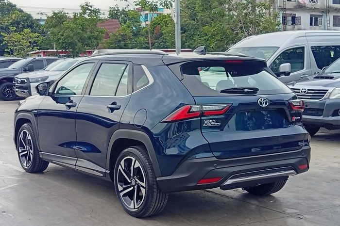 TOYOTA 2026 SUV PREMIUM YARIS CROSS 2WD 1.5 AT BLUE  64519 full