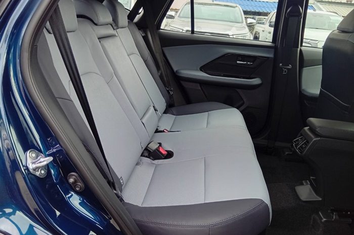 TOYOTA 2026 SUV PREMIUM YARIS CROSS 2WD 1.5 AT BLUE  64519 full