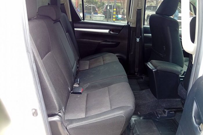 REVO PRE 2019 2.4E AT DOUBLE CAB WHITE  5917 full