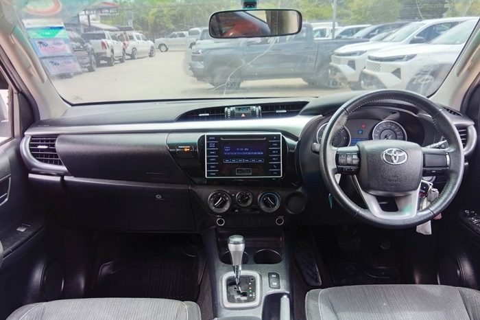 REVO PRE 2019 2.4E AT DOUBLE CAB WHITE  5917 full