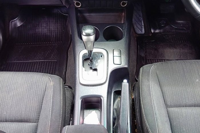REVO PRE 2019 2.4E AT DOUBLE CAB WHITE  5917 full