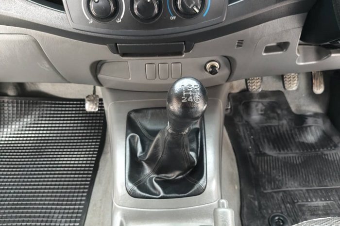 VIGO 2WD 2014 2.7J MT SMART CAB SILVER  8500 full