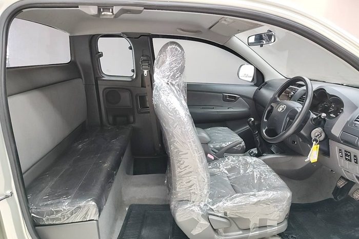 VIGO 2WD 2014 2.7J MT SMART CAB SILVER  8500 full