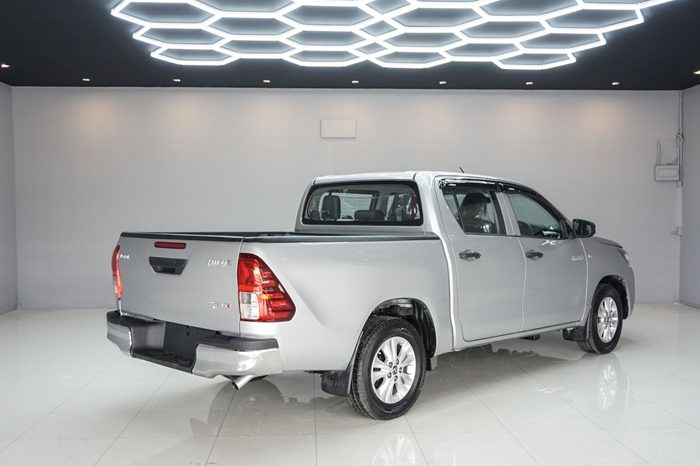 REVO 2WD 2020 2.4 MID AT DOUBLE CAB SILVER  7893 full