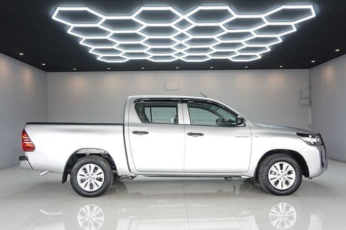 REVO 2WD 2020 2.4 MID AT DOUBLE CAB SILVER  7893 full