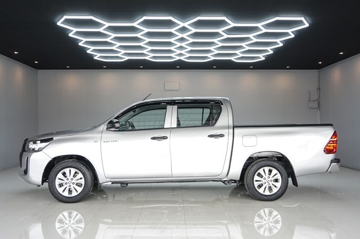 REVO 2WD 2020 2.4 MID AT DOUBLE CAB SILVER  7893 full