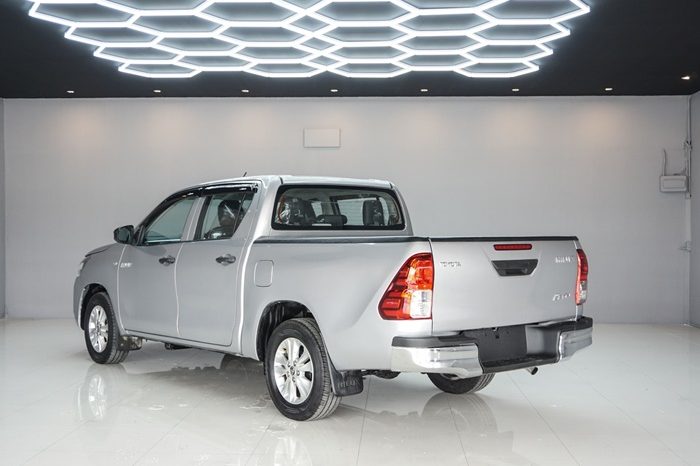 REVO 2WD 2020 2.4 MID AT DOUBLE CAB SILVER  7893 full