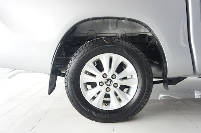 REVO 2WD 2020 2.4 MID AT DOUBLE CAB SILVER  7893 full