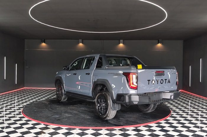 TRAVO OVERLAND PLUS 4WD 2026 2.8 AT DOUBLE CAB GREY  25527 full