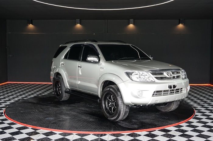 TOYOTA 4WD 2006 2.7V AT FORTUNER SILVER  3936 full