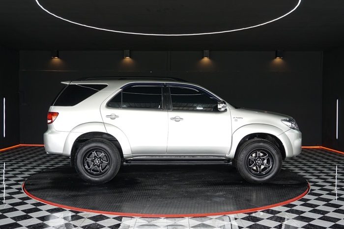 TOYOTA 4WD 2006 2.7V AT FORTUNER SILVER  3936 full
