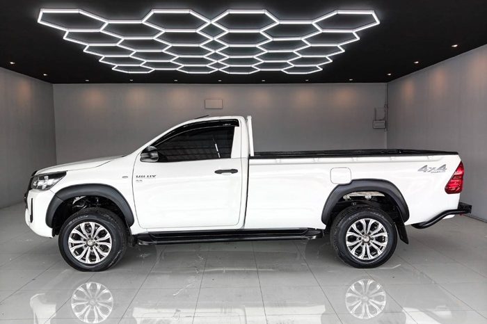 REVO 2WD 2024 2.8J MT STANDARD WHITE  7097 full