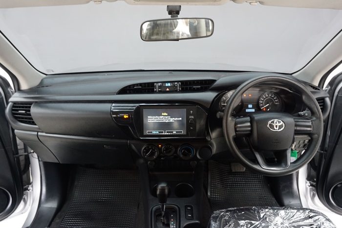 REVO 2WD 2022 2.4 ENTRY AT DOUBLE CAB SILVER  5548 full