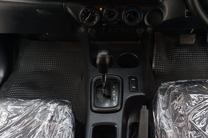 REVO 2WD 2022 2.4 ENTRY AT DOUBLE CAB SILVER  5548 full
