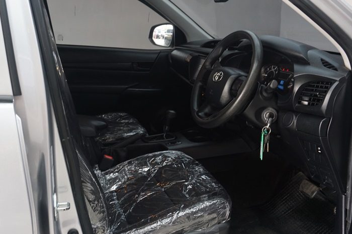 REVO 2WD 2022 2.4 ENTRY AT DOUBLE CAB SILVER  5548 full