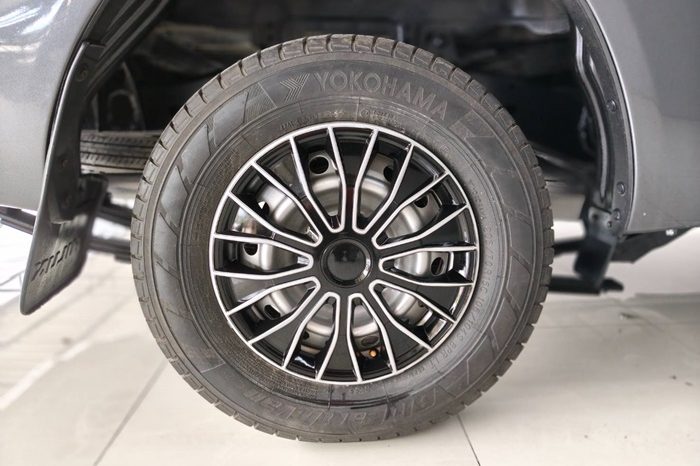 REVO 2WD 2021 2.4J MT STANDARD GREY  5769 full
