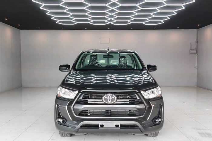 REVO 2WD 2021 2.4J MT STANDARD GREY  5769 full