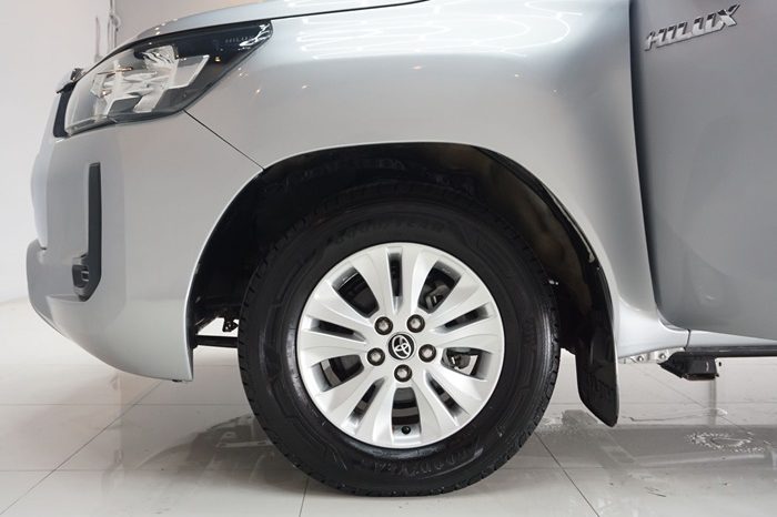 REVO 2WD 2021 2.4 MID AT SMART CAB SILVER  2199 full