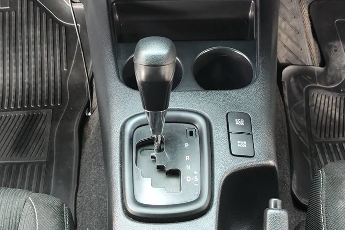 REVO 2WD 2021 2.4 Z EDITION AT DOUBLE CAB WHITE  9344 full