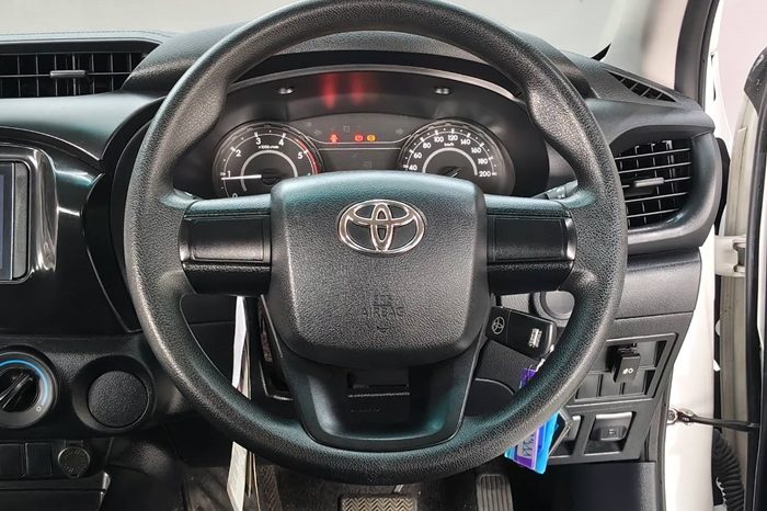 REVO 2WD 2021 2.4 Z EDITION AT DOUBLE CAB WHITE  9344 full