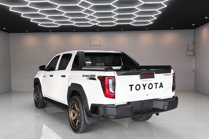 REVO 2WD 2021 2.4 Z EDITION AT DOUBLE CAB WHITE  9344 full