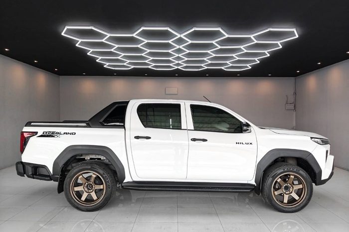 REVO 2WD 2021 2.4 Z EDITION AT DOUBLE CAB WHITE  9344 full