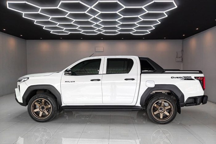 REVO 2WD 2021 2.4 Z EDITION AT DOUBLE CAB WHITE  9344 full