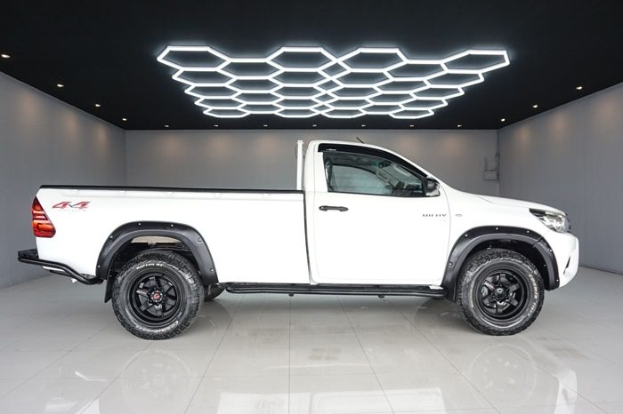REVO 2WD 2017 2.8J MT STANDARD WHITE  4360 full